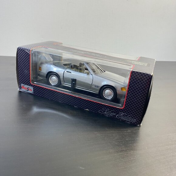 Maisto Silver Edition 1989 Mercedes-Benz 500sl 1:18 Scale Silver, Model Car, Die - Picture 10 of 10